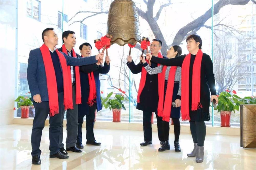 米兰·(milan)中国官方网站游乐新三板挂牌上市敲钟仪式在京举行 米兰·(milan)中国官方网站游乐新三板挂牌上市敲钟仪式在京举行