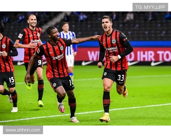 阿贾克斯关键比赛表现不佳，稳定性面临考验，对争冠形势产生影响